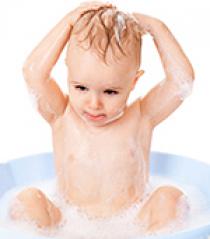 Comment laver les cheveux de bébé ?
