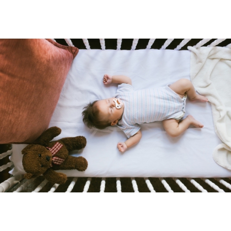 Quelles astuces pour mettre bébé au lit et l’aider à s’endormir?